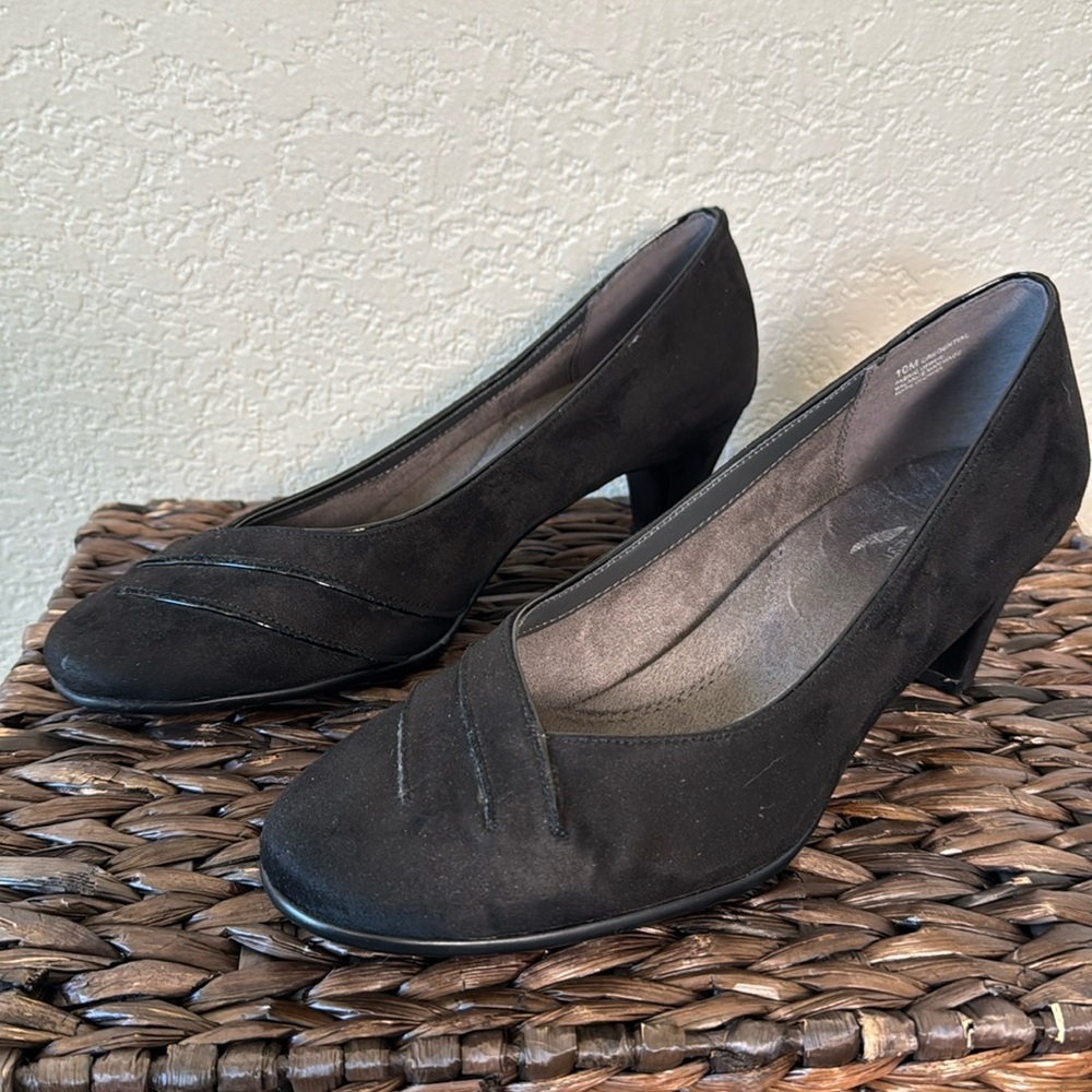 Aerosoles‎ Women's 10 Black Low Heel Pumps Suede Heelrest Padding Comfortable